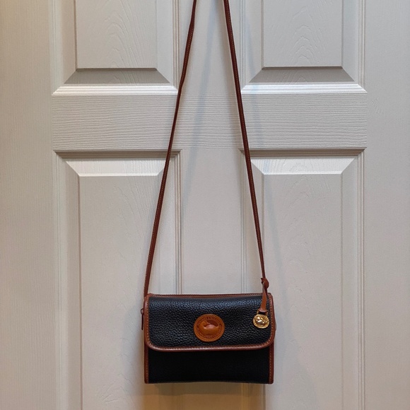 Vintage Dooney & Bourke Black Handbag. - Picture 1 of 8